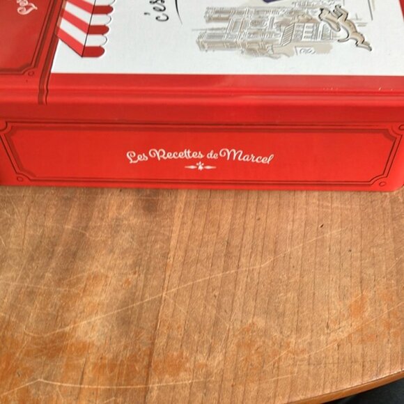 Set of 2 Paris France graphic themed French Biscuit metal Tins - Picture 5 of 13